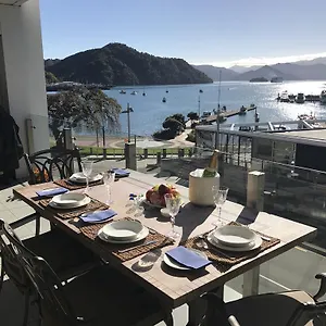 Oxley's Waterfront Apartment Picton