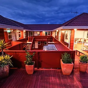  Hostal Haka House
